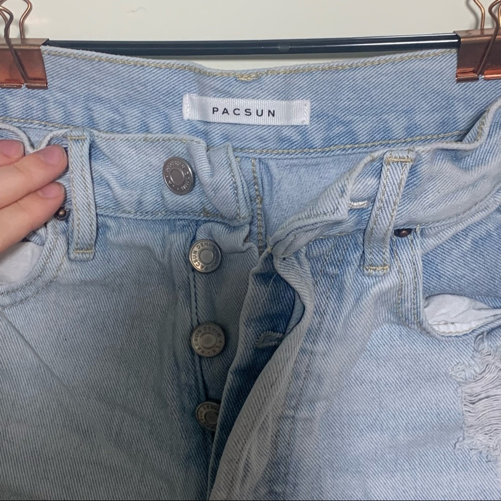 Denim shorts - Picture 3 of 4